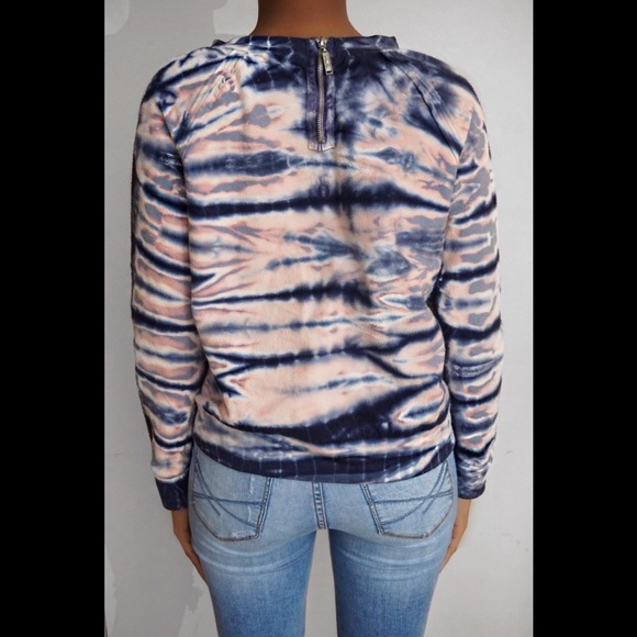 ✨TIE-DYE SWEATSHIRT✨ - Picture 2 of 4